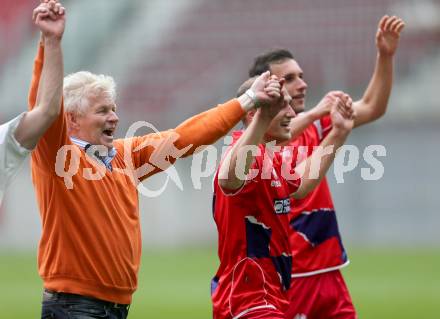 Fussball Regionalliga. SK Austria Klagenfurt gegen SAK.  Jubel Trainer Alois Jagodic, Christian Dlopst, Murat Veliu (SAK). Klagenfurt, 12.5.2013.
Foto: Kuess
---
pressefotos, pressefotografie, kuess, qs, qspictures, sport, bild, bilder, bilddatenbank