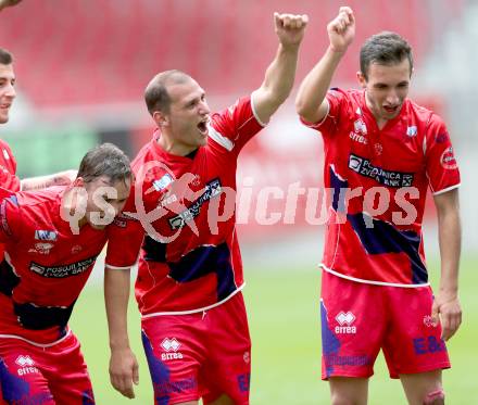 Fussball Regionalliga. SK Austria Klagenfurt gegen SAK.  Jubel Patrick Lausegger Christian Dlopst, Murat Veliu (SAK). Klagenfurt, 12.5.2013.
Foto: Kuess
---
pressefotos, pressefotografie, kuess, qs, qspictures, sport, bild, bilder, bilddatenbank