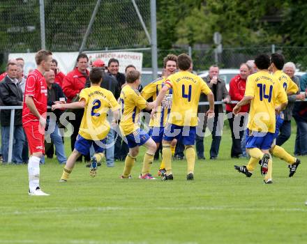 Fussball. Unterliga Ost. Woelfnitz gegen Liebenfels. Torjubel (Liebenfels). Woelfnitz, 12.5.2013.
Foto: Kuess 
---
pressefotos, pressefotografie, kuess, qs, qspictures, sport, bild, bilder, bilddatenbank