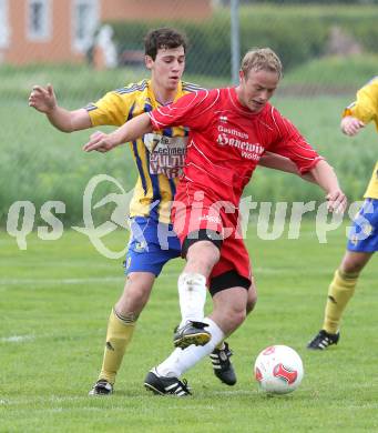 Fussball. Unterliga Ost. Woelfnitz gegen Liebenfels. Pirker Michael (Woelfnitz), Freithofnig Christoph (Liebenfels). Woelfnitz, 12.5.2013.
Foto: Kuess 
---
pressefotos, pressefotografie, kuess, qs, qspictures, sport, bild, bilder, bilddatenbank