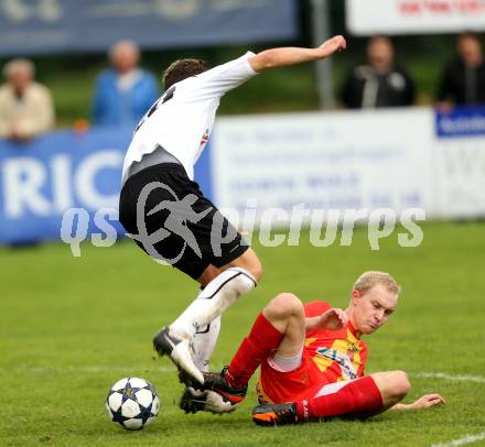 Fussball. Kaerntner Liga. ATSV Wolfsberg gegen WAC Amateure. Stoni Marcel Maximilian (Wolfsberg), Ritscher Maximilian (WAC Amateure). Wolfsberg, 16. 5. 2013.
Foto: Kuess
---
pressefotos, pressefotografie, kuess, qs, qspictures, sport, bild, bilder, bilddatenbank