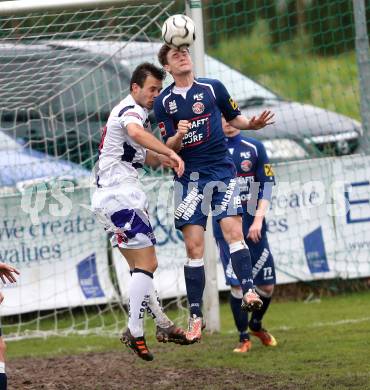 Fussball Regionalliga. SAK gegen Kalsdorf. Murat Veliu (SAK), Sebastian Radakovics (Kalsdorf). Klagenfurt, am 17.5.2013.
Foto: Kuess
---
pressefotos, pressefotografie, kuess, qs, qspictures, sport, bild, bilder, bilddatenbank