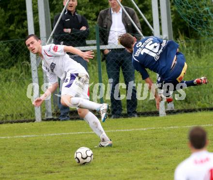 Fussball Regionalliga. SAK gegen Kalsdorf. Darjan Aleksic,  (SAK), Martin Gruendler (Kalsdorf). Klagenfurt, am 17.5.2013.
Foto: Kuess
---
pressefotos, pressefotografie, kuess, qs, qspictures, sport, bild, bilder, bilddatenbank