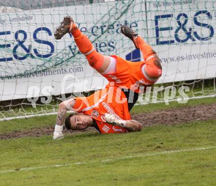 Fussball Regionalliga. SAK gegen Kalsdorf. Darijo Biscan (SAK), Florian Schoeg (Kalsdorf). Klagenfurt, am 17.5.2013.
Foto: Kuess
---
pressefotos, pressefotografie, kuess, qs, qspictures, sport, bild, bilder, bilddatenbank