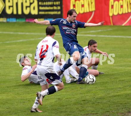 Fussball Regionalliga. SAK gegen Kalsdorf. Darjan Aleksic, Patrick Lausegger (SAK), Marvin Weinberger (Kalsdorf). Klagenfurt, am 17.5.2013.
Foto: Kuess
---
pressefotos, pressefotografie, kuess, qs, qspictures, sport, bild, bilder, bilddatenbank