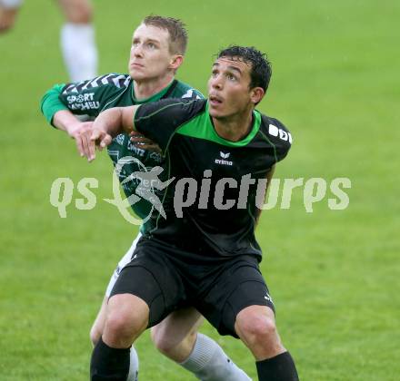 Fussball Regionalliga. Feldkirchen gegen Pasching. Michael Wernig,  (Feldkirchen), Diaz-Casanova Montenegro Ignacio (Pasching). Feldkirchen, 24.5.2013.
Foto: Kuess
---
pressefotos, pressefotografie, kuess, qs, qspictures, sport, bild, bilder, bilddatenbank