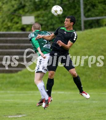 Fussball Regionalliga. Feldkirchen gegen Pasching. Michael Wernig,  (Feldkirchen), Diaz-Casanova Montenegro Ignacio  (Pasching). Feldkirchen, 24.5.2013.
Foto: Kuess
---
pressefotos, pressefotografie, kuess, qs, qspictures, sport, bild, bilder, bilddatenbank