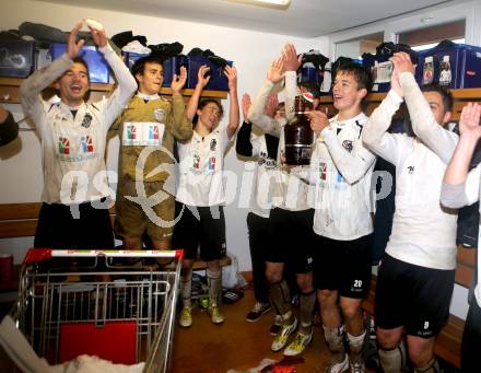 Fussball Kaerntner Liga. WAC Amateure. gegen Lienz. Meisterjubel WAC. Wolfsberg, am 25.5.2013.
Foto: Kuess
---
pressefotos, pressefotografie, kuess, qs, qspictures, sport, bild, bilder, bilddatenbank