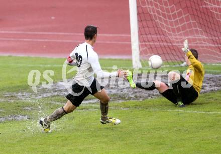 Fussball Kaerntner Liga. WAC Amateure. gegen Lienz. Patrick Pfennich, (WAC),  Julian Weiskopf (Lienz). Wolfsberg, am 25.5.2013.
Foto: Kuess
---
pressefotos, pressefotografie, kuess, qs, qspictures, sport, bild, bilder, bilddatenbank