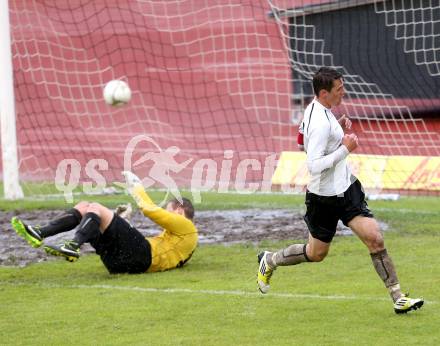 Fussball Kaerntner Liga. WAC Amateure. gegen Lienz. Patrick Pfennich, (WAC),  Julian Weiskopf (Lienz). Wolfsberg, am 25.5.2013.
Foto: Kuess
---
pressefotos, pressefotografie, kuess, qs, qspictures, sport, bild, bilder, bilddatenbank