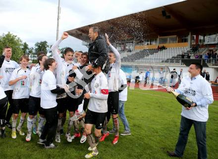 Fussball Kaerntner Liga. WAC Amateure. gegen Lienz. Meisterjubel WAC. Wolfsberg, am 25.5.2013.
Foto: Kuess
---
pressefotos, pressefotografie, kuess, qs, qspictures, sport, bild, bilder, bilddatenbank