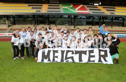 Fussball Kaerntner Liga. WAC Amat. gegen Lienz. Meisterjubel WAC. Wolfsberg, am 25.5.2013.
Foto: Kuess
---
pressefotos, pressefotografie, kuess, qs, qspictures, sport, bild, bilder, bilddatenbank