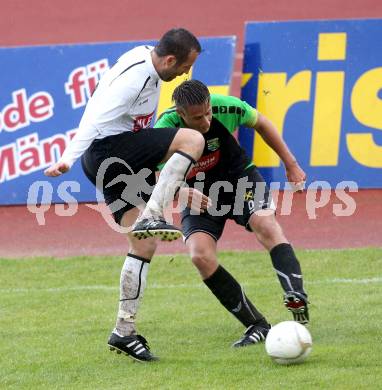 Fussball Kaerntner Liga. WAC Amateure. gegen Lienz. Hannes Jochum, (WAC), Manuel Eder (Lienz). Wolfsberg, am 25.5.2013.
Foto: Kuess
---
pressefotos, pressefotografie, kuess, qs, qspictures, sport, bild, bilder, bilddatenbank