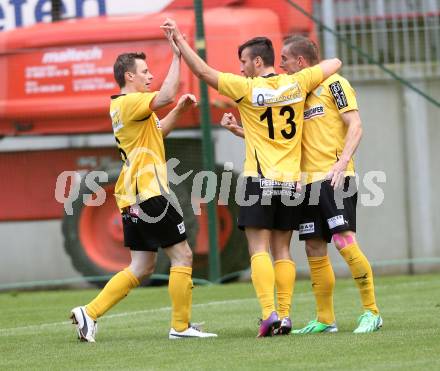 Fussball. Regionalliga. Austria Klagenfurt gegen Voecklamarkt. Torjubel Peter Orosz, Devid Stanisavljevic (Voeklamarkt). Klagenfurt, 25.5.2013.
Foto: Kuess
---
pressefotos, pressefotografie, kuess, qs, qspictures, sport, bild, bilder, bilddatenbank