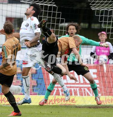 Fussball Bundesliga. RZ Pellets WAC gegen FC Wacker Innsbruck.. Solano,  (WAC), Martin Svejnoha, Szabolcs Safar (Innsbruck). Wolfsberg, 26.5.2013.
Foto: Kuess

---
pressefotos, pressefotografie, kuess, qs, qspictures, sport, bild, bilder, bilddatenbank