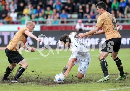 Fussball Bundesliga. RZ Pellets WAC gegen FC Wacker Innsbruck.. Mihret Topcagic,  (WAC), Martin Svejnoha, Marco Kofler (Innsbruck). Wolfsberg, 26.5.2013.
Foto: Kuess

---
pressefotos, pressefotografie, kuess, qs, qspictures, sport, bild, bilder, bilddatenbank