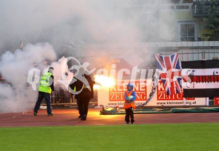 Fussball Regionalliga. VSV gegen LASK Linz. Fans (LASK). Villach, 25.5.2013.
Foto: Kuess
---
pressefotos, pressefotografie, kuess, qs, qspictures, sport, bild, bilder, bilddatenbank