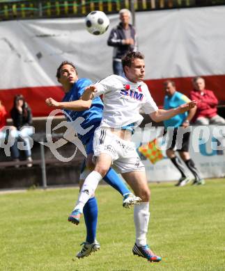 Fussball. Unterliga Ost. ASV gegen Globasnitz. Dollinger Stefan (ASV), Hutter Friedrich (Globasnitz). Klagenfurt, 26.6.2013.
Foto: Kuess 
---
pressefotos, pressefotografie, kuess, qs, qspictures, sport, bild, bilder, bilddatenbank