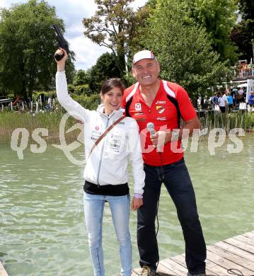 Triathlon. Oesterreichische Staatsmeisterschaft. Startschuss durch Lisa Perterer, Hannes Buerger. Poertschach, 26.5.2013.
Foto: Kuess
---
pressefotos, pressefotografie, kuess, qs, qspictures, sport, bild, bilder, bilddatenbank