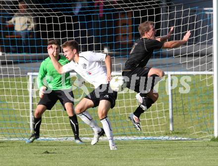 Fussball. Kaerntner Liga. Koettmannsdorf gegen WAC Amateure. Rozgonji Laslo (Koettmannsdorf), Ritscher Maximilian (WAC). Koettmannsdorf, 29. 5. 2013.
Foto: Kuess
---
pressefotos, pressefotografie, kuess, qs, qspictures, sport, bild, bilder, bilddatenbank