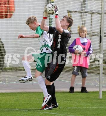 Fussball Regionalliga. SK Austria Klagenfurt gegen DSV Leoben. Filip Dmitrovic,  (Austria Klagenfurt), Gergely Fuefza (Leoben). Klagenfurt, 29.5.2013.
Foto: Kuess
---
pressefotos, pressefotografie, kuess, qs, qspictures, sport, bild, bilder, bilddatenbank