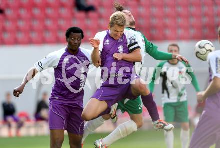 Fussball Regionalliga. SK Austria Klagenfurt gegen DSV Leoben. Peter Pucker, Eric Akoto,  (Austria Klagenfurt), Marcel Steiner (Leoben). Klagenfurt, 29.5.2013.
Foto: Kuess
---
pressefotos, pressefotografie, kuess, qs, qspictures, sport, bild, bilder, bilddatenbank