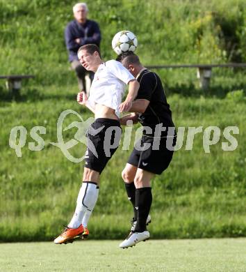 Fussball. Kaerntner Liga. Koettmannsdorf gegen WAC Amateure. Hubmann Guenther (Koettmannsdorf), Rupp Bastian (WAC). Koettmannsdorf, 29. 5. 2013.
Foto: Kuess
---
pressefotos, pressefotografie, kuess, qs, qspictures, sport, bild, bilder, bilddatenbank