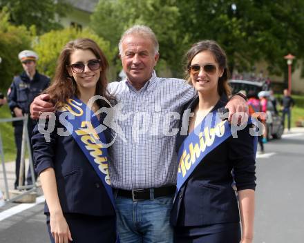 Radsport. Diexer Bergrennen. Oesterreichische Meisterschaft. Organisator Hans Enzi mit Tchibo Girls. Diex, am 1.6.2013.
Foto: Kuess
---
pressefotos, pressefotografie, kuess, qs, qspictures, sport, bild, bilder, bilddatenbank