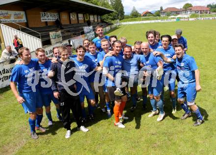 Fussball Unterliga Ost. Meister Annabichler SV. Jubel ASV. Mannschatsfoto. Annabichl, am 2.6.2013.
Foto: Kuess
---
pressefotos, pressefotografie, kuess, qs, qspictures, sport, bild, bilder, bilddatenbank