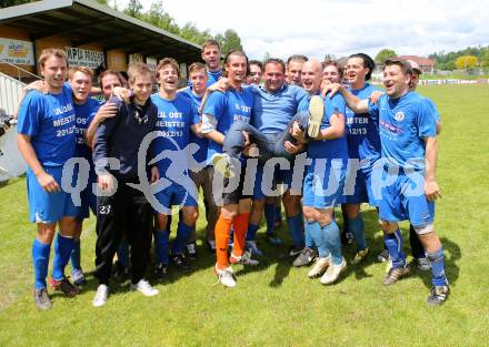 Fussball Unterliga Ost. Meister Annabichler SV. Jubel ASV. Mannschatsfoto. Annabichl, am 2.6.2013.
Foto: Kuess
---
pressefotos, pressefotografie, kuess, qs, qspictures, sport, bild, bilder, bilddatenbank