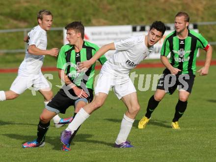 Fussball Kaerntner Liga. Voelkermarkt gegen ATUS Ferlach. Oliver Kuester,   (Voelkermarkt), Lukas Jaklitsch, (Ferlach). Voelkermarkt, 7. 6. 2013-
Foto: Kuess
---
pressefotos, pressefotografie, kuess, qs, qspictures, sport, bild, bilder, bilddatenbank