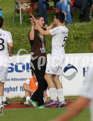 Fussball Kaerntner Liga. Voelkermarkt gegen ATUS Ferlach. Torjubel Lukas Jaklitsch, Trainer Mario Verdel (Ferlach). Voelkermarkt, 7. 6. 2013-
Foto: Kuess
---
pressefotos, pressefotografie, kuess, qs, qspictures, sport, bild, bilder, bilddatenbank