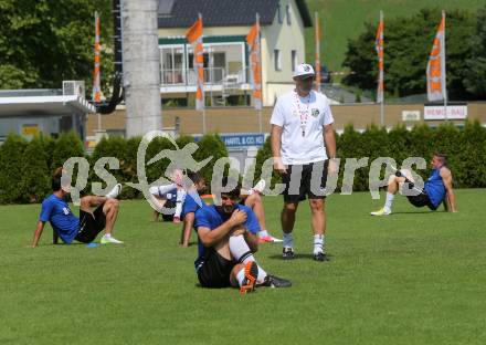 Fussball Bundesliga. Training WAC. Trainer Slobodan Grubor. Wolfsberg, am 18.6.2013.
Foto: Kuess
---
pressefotos, pressefotografie, kuess, qs, qspictures, sport, bild, bilder, bilddatenbank