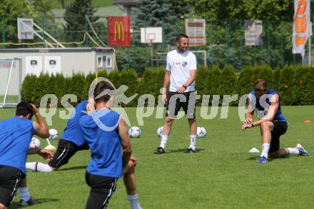 Fussball Bundesliga. Training WAC. Trainer Hannes Jochum. Wolfsberg, am 18.6.2013.
Foto: Kuess
---
pressefotos, pressefotografie, kuess, qs, qspictures, sport, bild, bilder, bilddatenbank