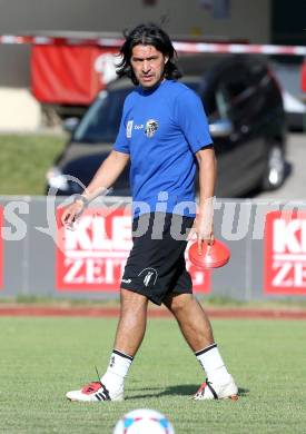 Fussball Bundesliga. Testspiel RZ Pellest WAC gegen NK Celje. Co-Trainer Co-Trainer Carlos Chaile. Voelkermarkt, am 21.6.2013.
Foto: Kuess
---
pressefotos, pressefotografie, kuess, qs, qspictures, sport, bild, bilder, bilddatenbank