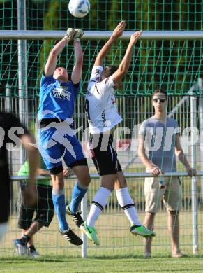 Fussball Bundesliga. Testspiel. Magdalen gegen RZ Pellets WAC.  Dominik Wascher, (Magdalen), Ruben Rivera (WAC). Magdalen, 22.6.2013.
Foto: Kuess 
---
pressefotos, pressefotografie, kuess, qs, qspictures, sport, bild, bilder, bilddatenbank