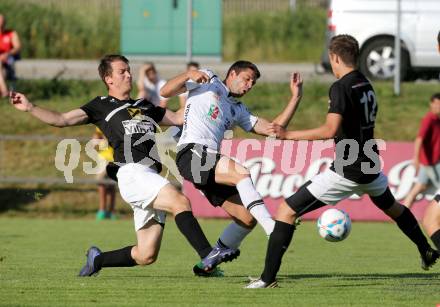 Fussball Bundesliga. Testspiel. Magdalen gegen RZ Pellets WAC. Mario Turner, Dominik Hermann,  (Magdalen), Ruben Rivera (WAC). Magdalen, 22.6.2013.
Foto: Kuess 
---
pressefotos, pressefotografie, kuess, qs, qspictures, sport, bild, bilder, bilddatenbank