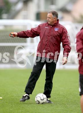 Fussball Regionalliga. Training SK Austria Klagenfurt. Trainer Joze Prelogar. Klagenfurt, am 24.6.2013.
Foto: Kuess
---
pressefotos, pressefotografie, kuess, qs, qspictures, sport, bild, bilder, bilddatenbank