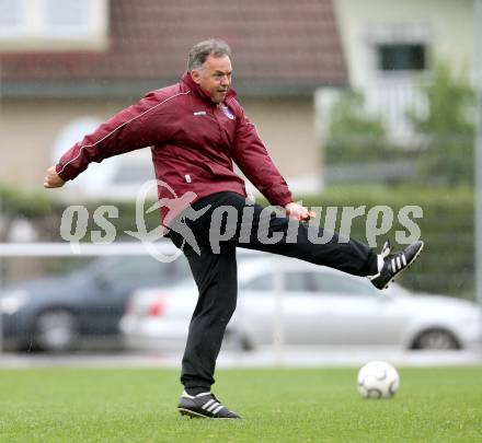 Fussball Regionalliga. Training SK Austria Klagenfurt. Trainer Joze Prelogar. Klagenfurt, am 24.6.2013.
Foto: Kuess
---
pressefotos, pressefotografie, kuess, qs, qspictures, sport, bild, bilder, bilddatenbank