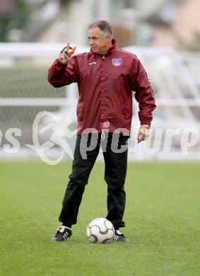 Fussball Regionalliga. Training SK Austria Klagenfurt. Trainer Joze Prelogar. Klagenfurt, am 24.6.2013.
Foto: Kuess
---
pressefotos, pressefotografie, kuess, qs, qspictures, sport, bild, bilder, bilddatenbank