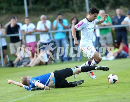 Fussball Testspiel. FK Austria Wien gegen Arminia Bielefeld.  Philipp Hosiner(Wien), Manuel Hornig (Bielefeld). Velden, am 2.7.2013.
Foto: Kuess
---
pressefotos, pressefotografie, kuess, qs, qspictures, sport, bild, bilder, bilddatenbank