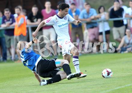 Fussball Testspiel. FK Austria Wien gegen Arminia Bielefeld.  Philipp Hosiner(Wien), Manuel Hornig (Bielefeld). Velden, am 2.7.2013.
Foto: Kuess
---
pressefotos, pressefotografie, kuess, qs, qspictures, sport, bild, bilder, bilddatenbank