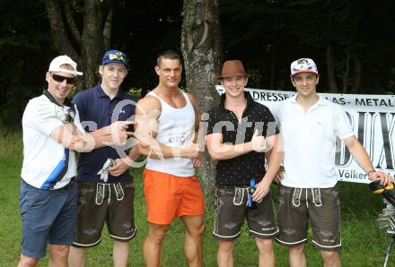 Golf. Fussball, Eishockey, Bodybuilding. Lederhosen Golfturnier. Dietmar Thuller, Klaus Drescher (Mister Universum), Alexander Rauchenwald, Lukas Schluderbacher (VSV). Klopeinersee, 8.7.2013.
Foto: Kuess
---
pressefotos, pressefotografie, kuess, qs, qspictures, sport, bild, bilder, bilddatenbank