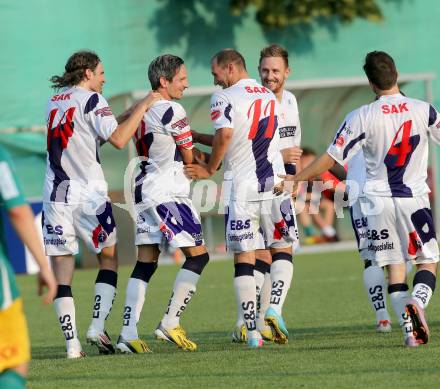 Fussball OEFB Cup. SAK gegen Voecklamarkt. Torjubel Andrej Pecnik, Thomas Riedl, Christian Dlopst, Darijo Biscan (SAK). Welzenegg, am 12.7.2013.
Foto: Kuess
---
pressefotos, pressefotografie, kuess, qs, qspictures, sport, bild, bilder, bilddatenbank