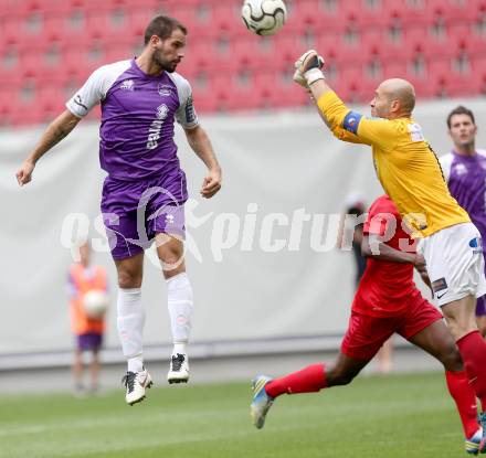 Fussball. OEFB Cup. Austria Klagenfurt gegen Wiener Viktoria. Oliver Pusztai (Klagenfurt), Safin Murat (Wien). Klagenfurt, 13.7.2013.
Foto: Kuess
---
pressefotos, pressefotografie, kuess, qs, qspictures, sport, bild, bilder, bilddatenbank