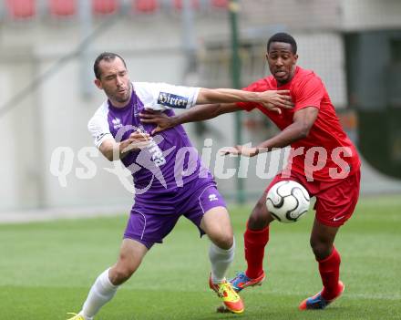 Fussball.OEFB Cup. Austria Klagenfurt gegen Wiener Viktoria. Christian Prawda (Klagenfurt), Gordon Darryl  (Wien).. Klagenfurt, 13.7.2013.
Foto: Kuess
---
pressefotos, pressefotografie, kuess, qs, qspictures, sport, bild, bilder, bilddatenbank