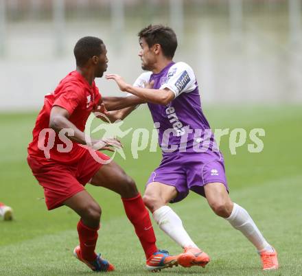 Fussball. OEFB Cup. Austria Klagenfurt gegen Wiener Viktoria. Alonso Perez Noel (Klagenfurt), Gordon Darryl (Wien). Klagenfurt, 13.7.2013.
Foto: Kuess
---
pressefotos, pressefotografie, kuess, qs, qspictures, sport, bild, bilder, bilddatenbank