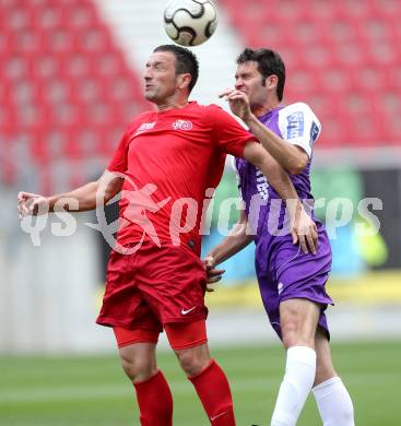 Fussball. OEFB Cup. Austria Klagenfurt gegen Wiener Viktoria. Garcia Lozano Raul (Klagenfurt), Djokic Rade (Wien). Klagenfurt, 13.7.2013.
Foto: Kuess
---
pressefotos, pressefotografie, kuess, qs, qspictures, sport, bild, bilder, bilddatenbank