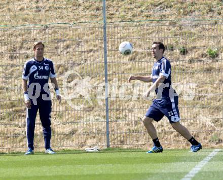 Fussball. FC Schalke 04. Trainingslager.  Timo Hildebrand, Christian Fuchs. Klagenfurt, 20.7.2013.
Foto: Kuess
---
pressefotos, pressefotografie, kuess, qs, qspictures, sport, bild, bilder, bilddatenbank