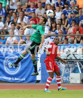 Fussball Testspiel. FC Schalke 04 gegen Southampton. Christian Fuchs,   (Schalke), Jason Puncheon (Southampton). Villach, am 24.7.2013.
Foto: Kuess
---
pressefotos, pressefotografie, kuess, qs, qspictures, sport, bild, bilder, bilddatenbank